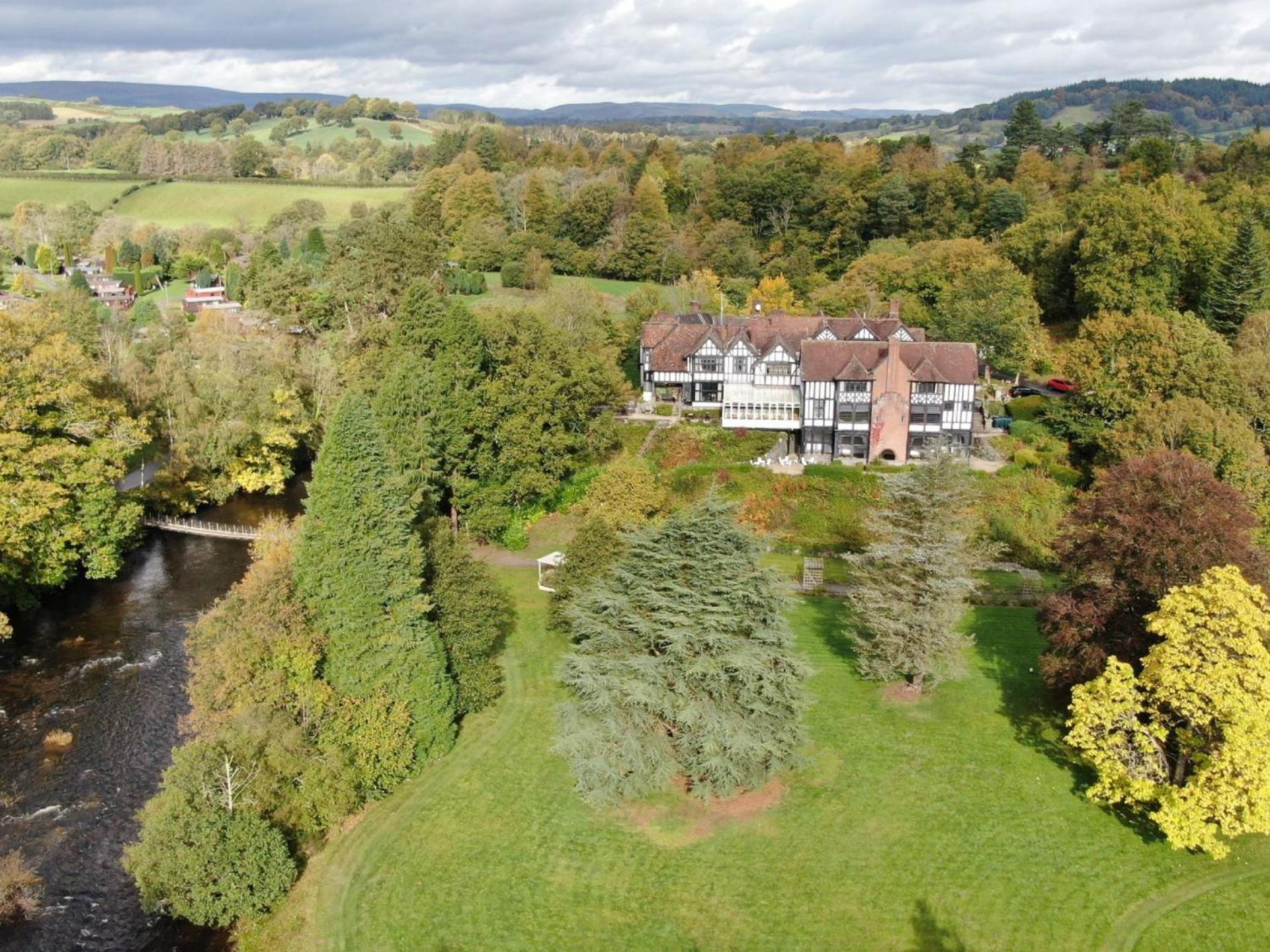 Villa Caer Beris Manor By Group Retreats Builth Wells Exterior foto